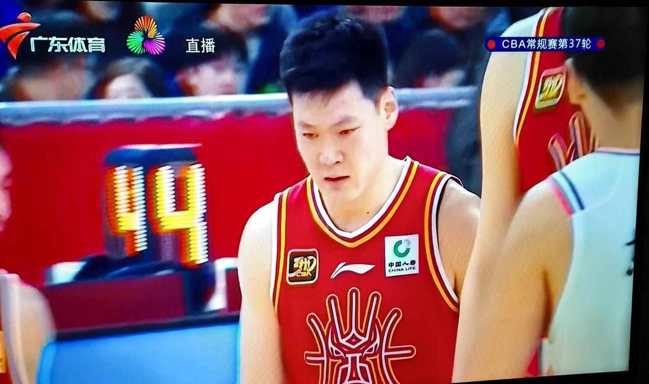 MK体育官方入口-北京男篮精彩绝伦，强势击败山西队(北京男篮精彩绝伦,强势击败山西队队员)