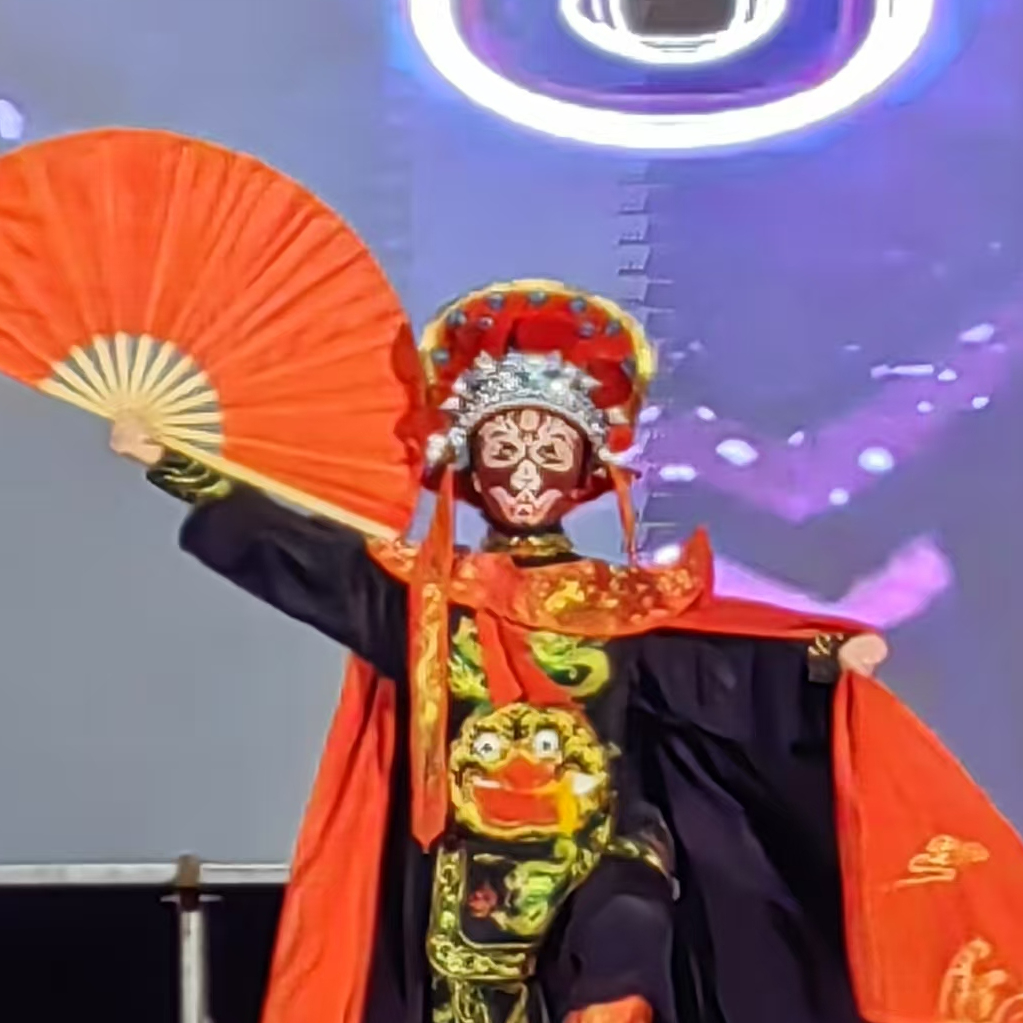 川剧变脸大师现场表演，增添活动亮点的简单介绍