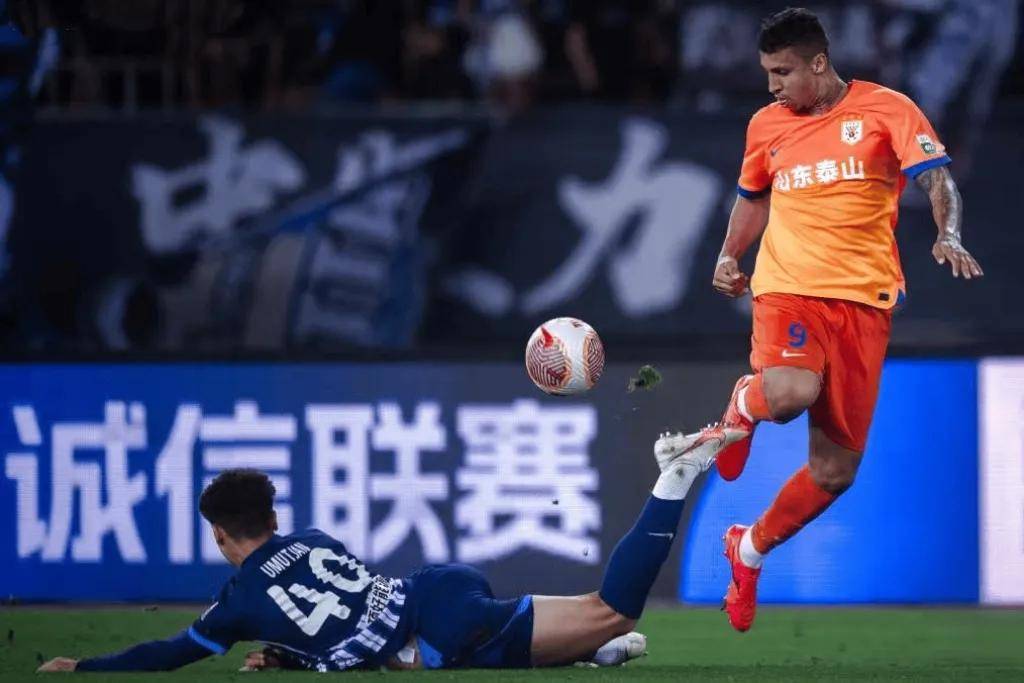 包含山东泰山3-1武汉三镇！助理教练回应，巴西籍前锋表态，央视直播的词条