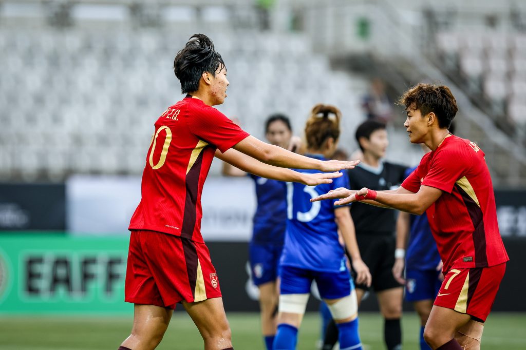 中国女足成功击败对手，取得胜利