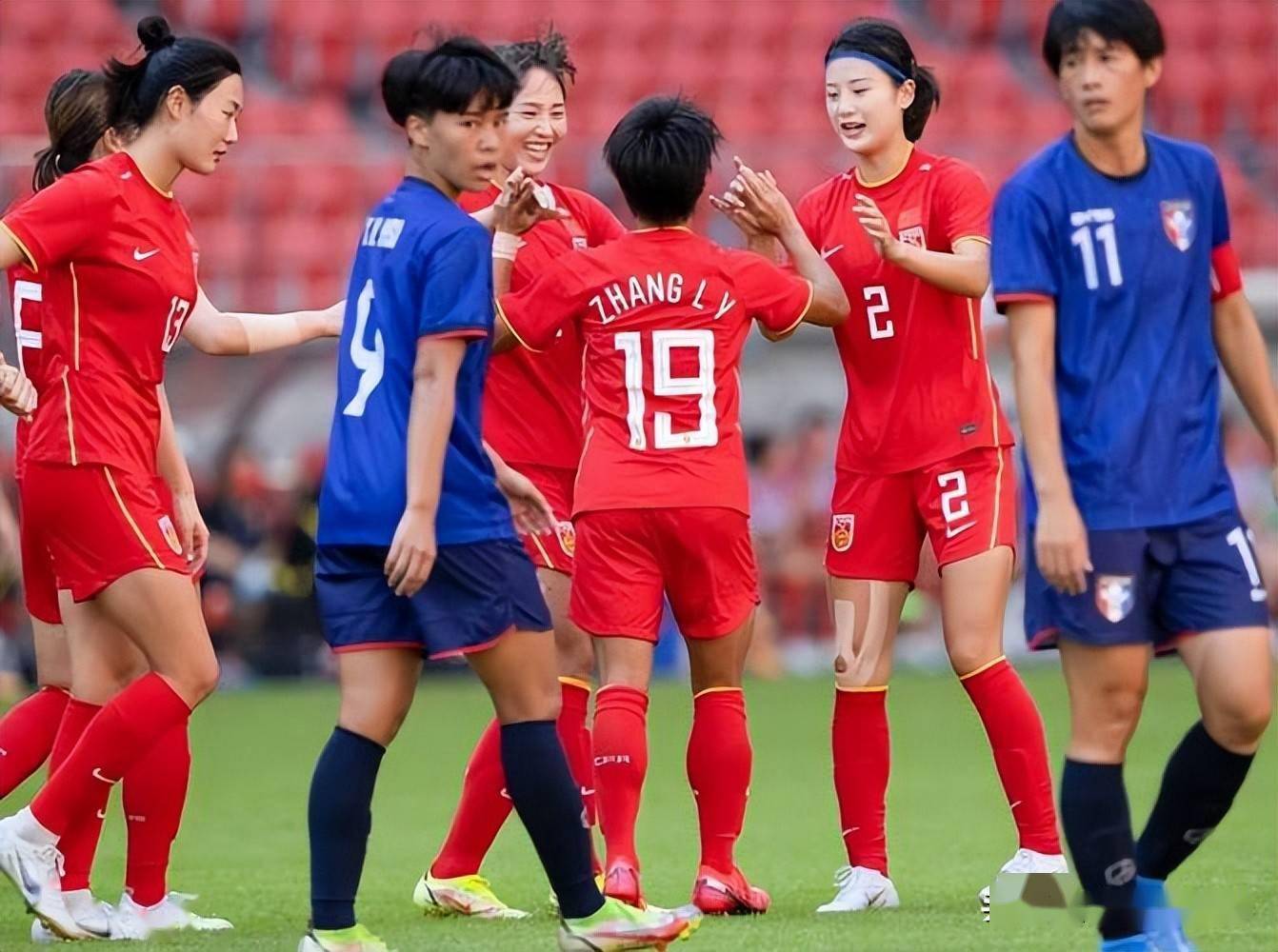 MK体育-国内女足赛事中，一场激烈的对决引发关注